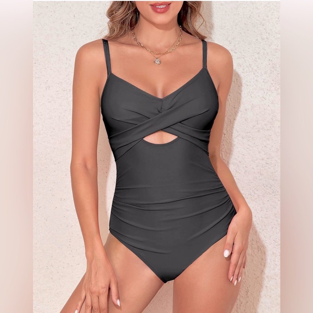 HEYTALALA Women’s One Piece Swimsuit Tummy Control - Size Large - NWT 
PTP 16.5”